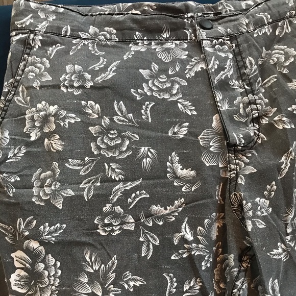 Men's shorts - Picture 3 of 4